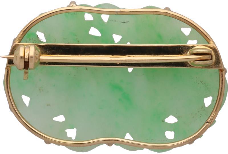 Broche geelgoud, gesneden jade - 14 kt.