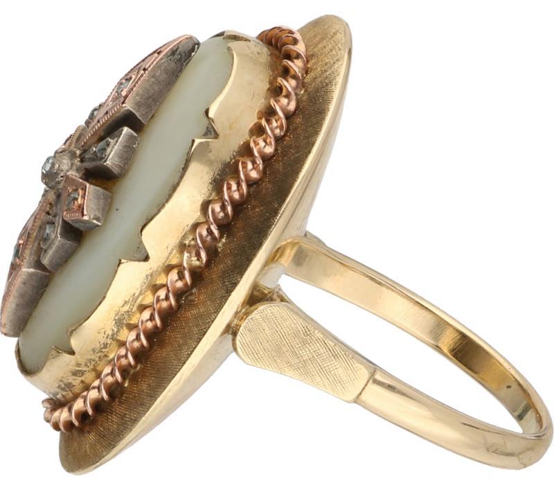 Cocktailring bicolor goud, witte en groene diamant en parelmoer - 14 kt.