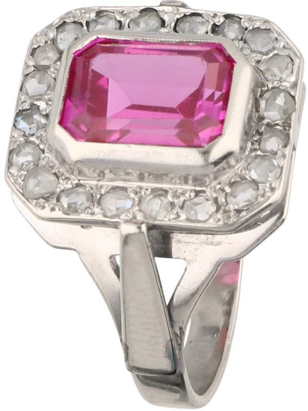 Entourage ring witgoud, diamant en roze saffier - 14 kt.