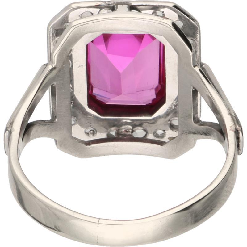 Entourage ring witgoud, diamant en roze saffier - 14 kt.
