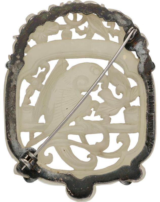 Broche zilver, gesneden witte jade - 925/1000.