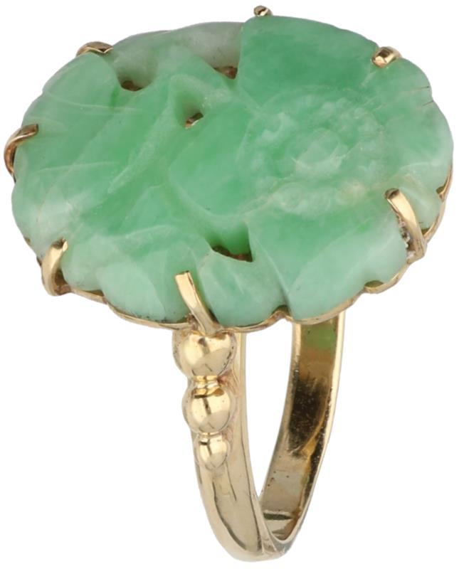 Ring geelgoud, gesneden jade - 14 kt.