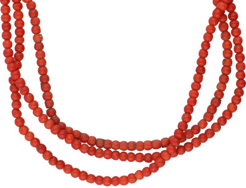 Collier met een geelgouden sluiting, bloedkoraal - 14 kt.
