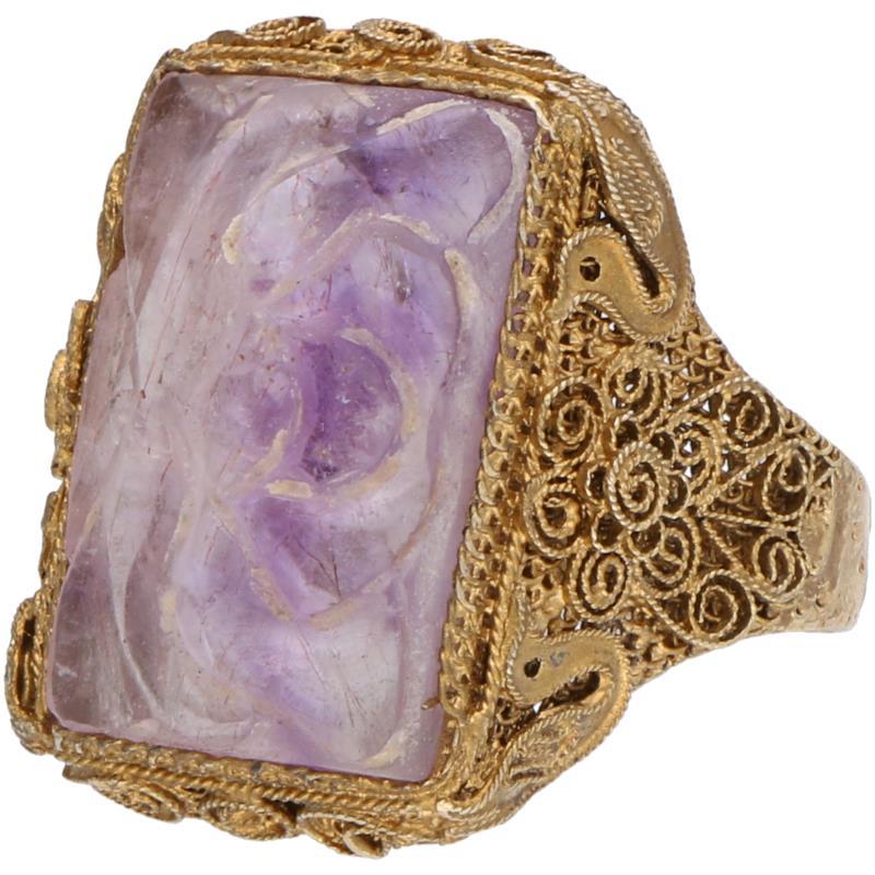 Filigrain ring verguld zilver, gesneden amethist.