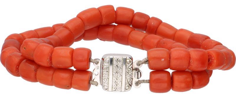 Armband met een zilveren sluiting, bloedkoraal - 835/1000.