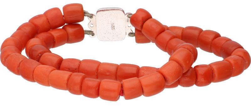 Armband met een zilveren sluiting, bloedkoraal - 835/1000.