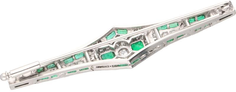 Broche witgoud, ca. 0.51 ct. diamant en smaragd - BWG 10 kt.
