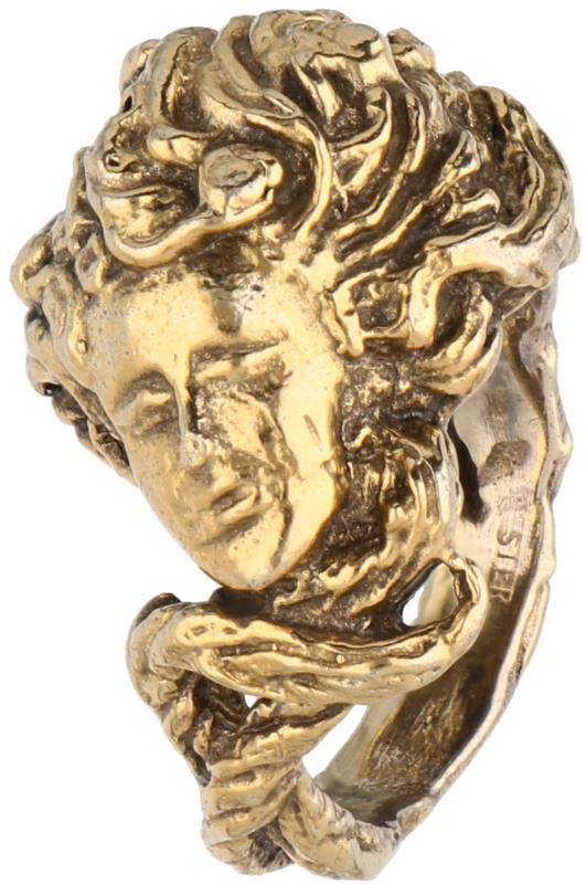 Art Nouveau ring Medusa verguld zilver.