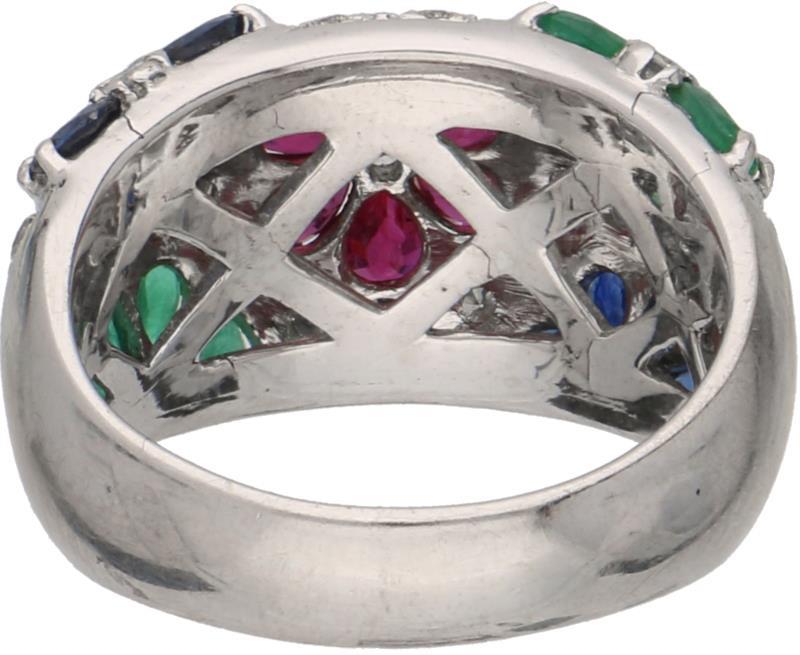 Cocktailring witgoud, ca. 0.35 ct. diamant, saffier, robijn en smaragd - 18 kt.