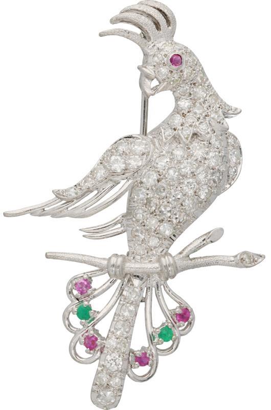 Papegaai broche platina, ca. 1.23 ct. diamant, robijn en smaragd - BWG Pt. 640.