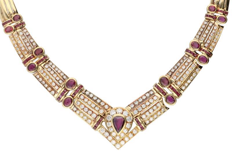 Italiaans design collier geelgoud, ca. 3.10 ct. diamant en robijn - 18 kt.