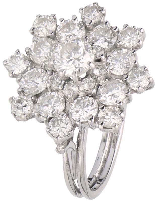Entourage ring witgoud, ca. 2.90 ct. diamant - 18 kt.