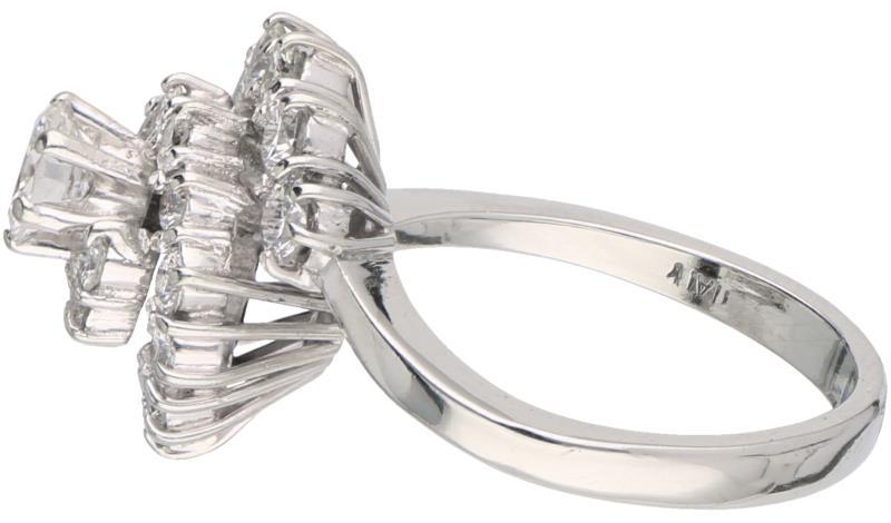 Entourage ring witgoud, ca. 1.90 ct. diamant - 18 kt.