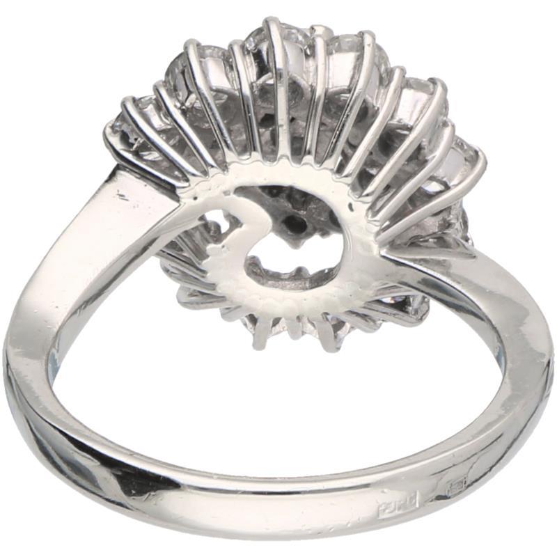Entourage ring witgoud, ca. 1.90 ct. diamant - 18 kt.