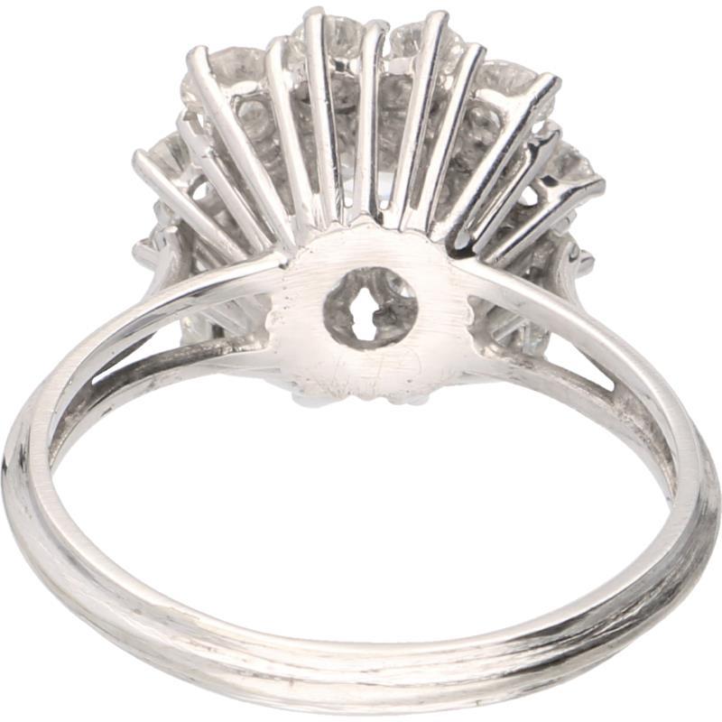 Entourage ring witgoud, ca. 1.60 ct. diamant - 18 kt.