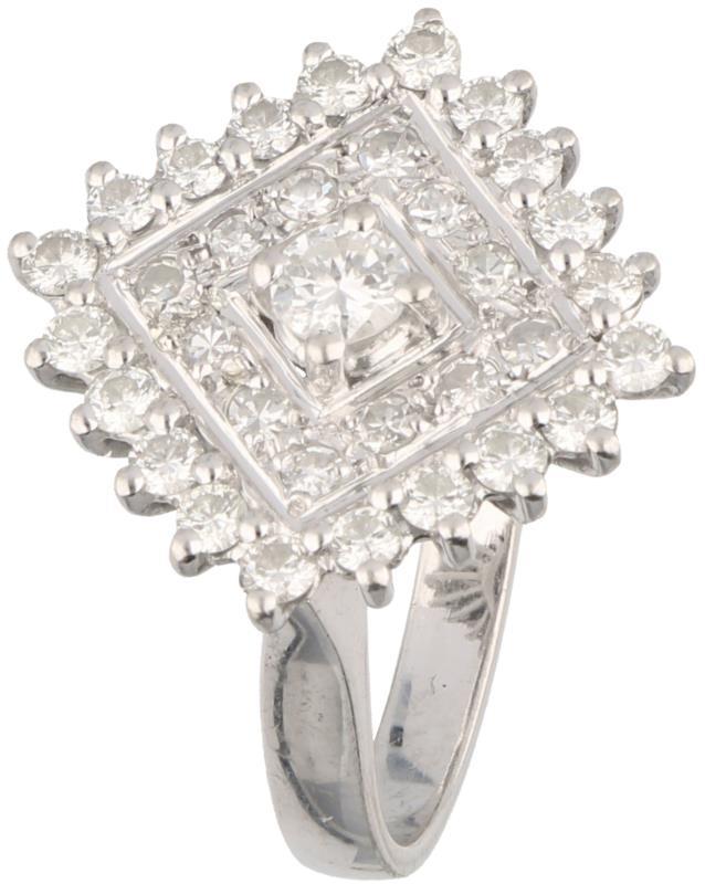 Entourage ring witgoud, ca. 0.90 ct. diamant - 18 kt.