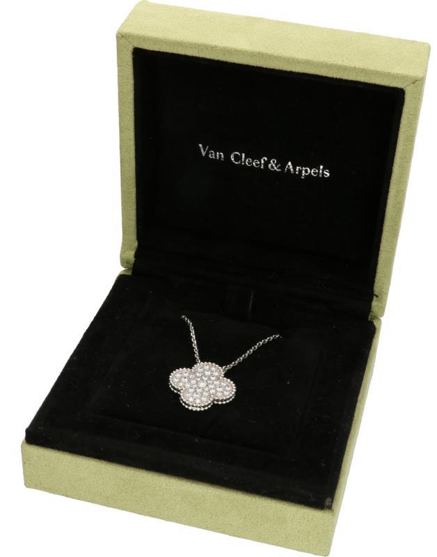 Van Cleef & Arpels collier met Magic Alhambra hanger witgoud, ca. 0.88 ct. diamant - 18 kt.