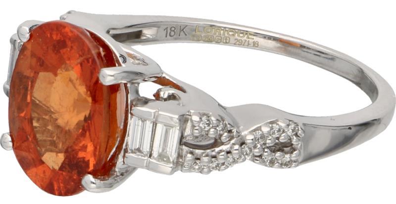 Lorique shoulderring witgoud, ca. 0.19 ct. diamant en spessartien mandarijn granaat - 18 kt.