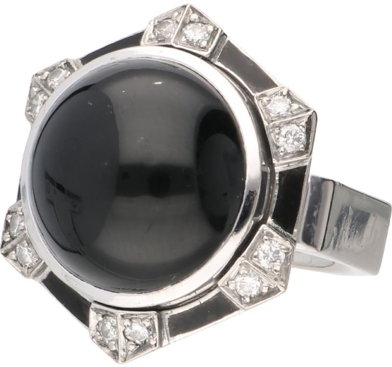 Bucherer cocktailring witgoud, ca. 0.12 ct. diamant en onyx - 18 kt.