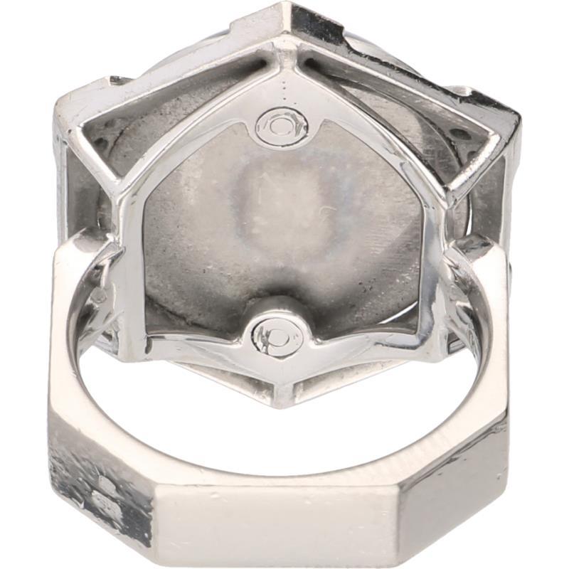 Bucherer cocktailring witgoud, ca. 0.12 ct. diamant en onyx - 18 kt.