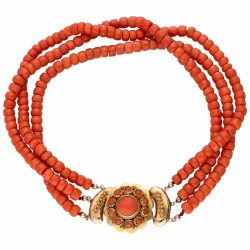 Drierijig antiek bloedkoralen collier met een rosegouden sluiting - 14 kt.