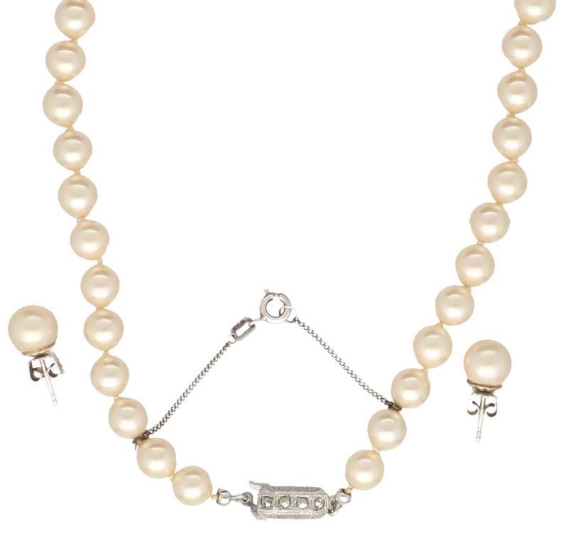 Parel collier en oorbellen, markasiet en imitatie parel - 835/1000.