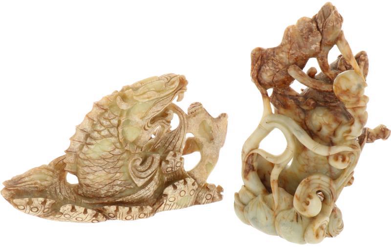 Een lot van (2) spekstenen figuren. China, eind 20e eeuw.