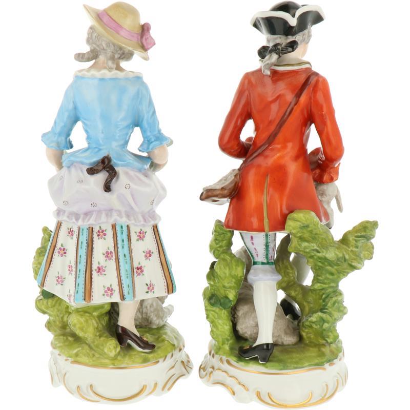 Een stel porseleinen figuren van een dame en heer met geitjes. Volkstedt-Rudolstadt, Duitsland. Midden 20e eeuw.