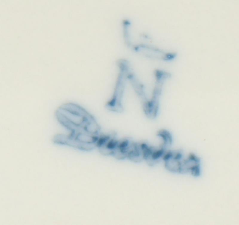 Een stel porseleinen figuren van een dame en heer met geitjes. Volkstedt-Rudolstadt, Duitsland. Midden 20e eeuw.