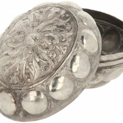 Beteldoosje zilver.