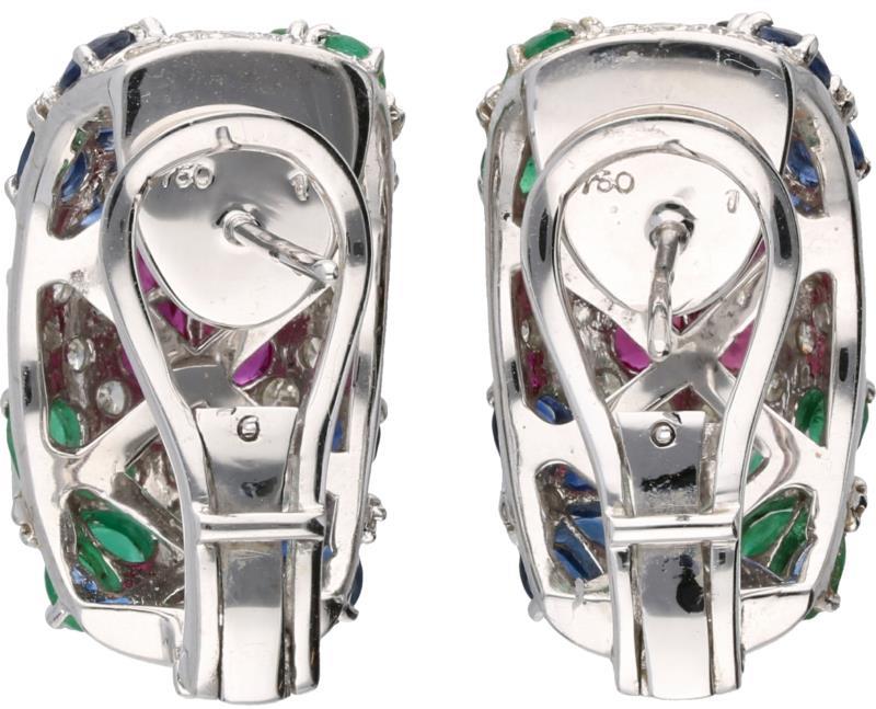 Cocktail oorbellen witgoud, ca. 0.78 ct. diamant, saffier, robijn en smaragd - 18 kt.