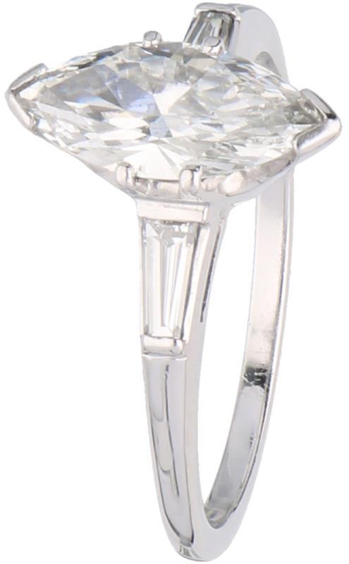Shoulderring witgoud, ca. 1.60 ct. diamant - 14 kt.