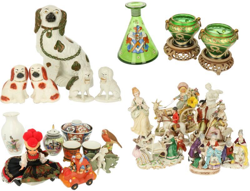 Een gevarieerd lot porselein, aardewerk en glaswerk.