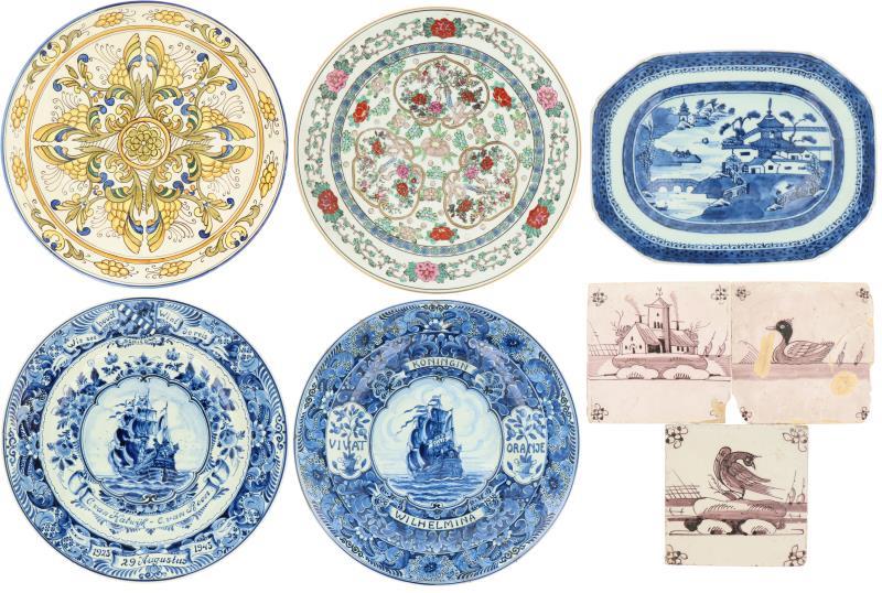 Een lot van 5 diverse schotels en borden.