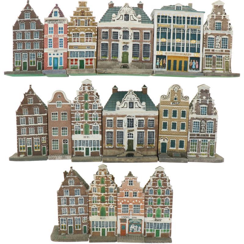 Een lot van 16 Blokker huisjes.