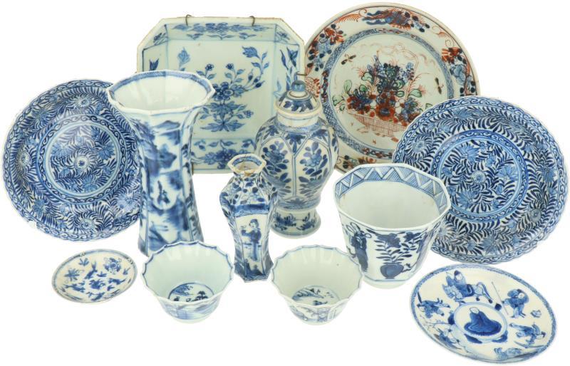 Een lot divers porselein. China, 18e en 19e eeuw.