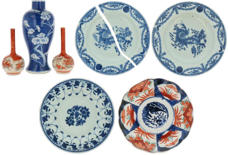 Een lot divers porselein. Japan en China, 18e/19e eeuw.