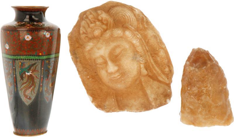 Een lot van drie diversen w.o. een Japans cloisonné vaasje.