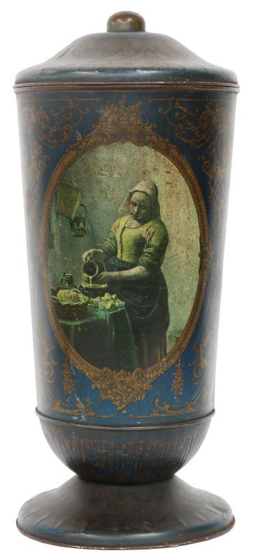 Een voorraad blik gedecoreerd naar Johannes Vermeer. Circa 1900.
