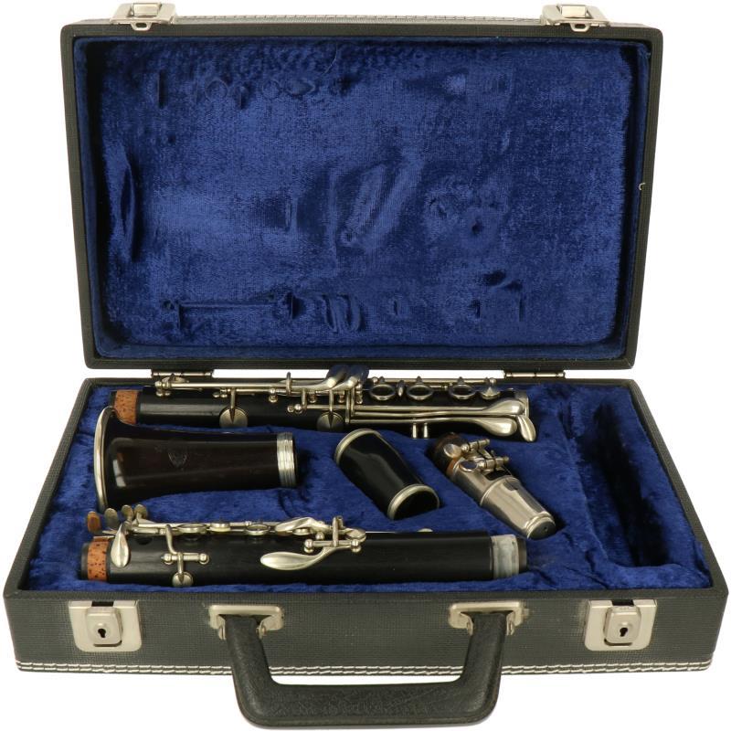 Een klarinet in originele koffer, pelisson. Frankrijk 2e helft 20e eeuw.