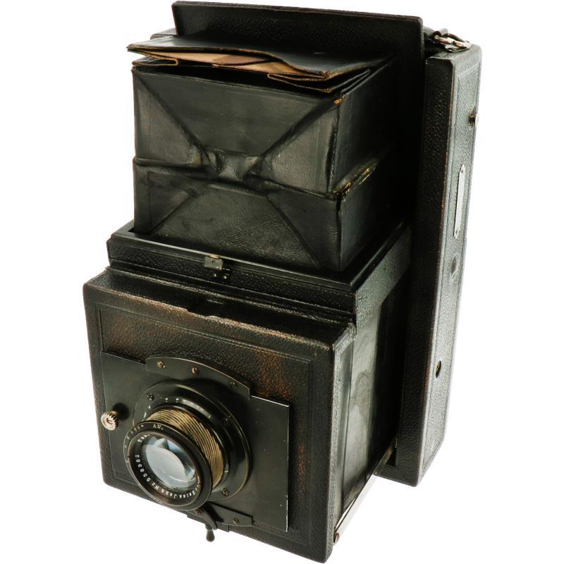Een camera: Ica Reflex 755 - Carl Zeiss lens.