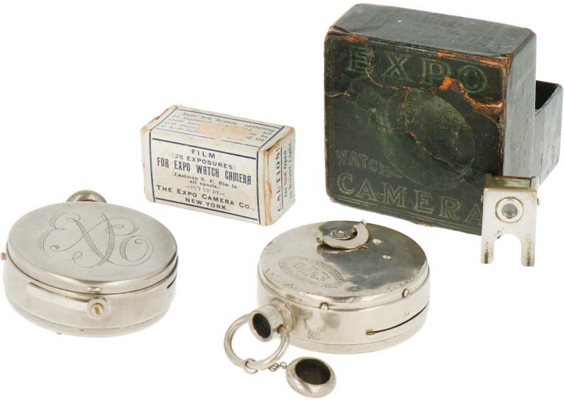 Twee expo Watch camera U.S.A. - 1 in origineel doosje - ca. 1905. Inclusief filmrolletje (in doos).