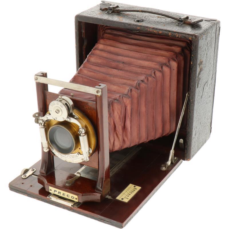 Een Preco "unicum" folding camera" met een Bausch & Lomb lens.