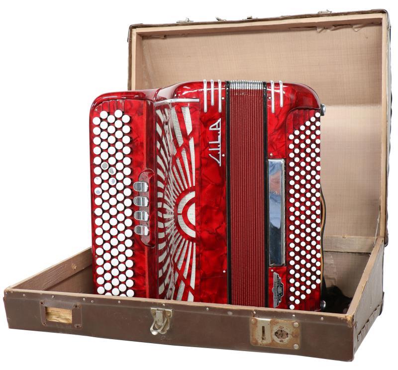 Een Sila Camerano musette instrument occ. Accordeon in originele koffer. Herkomst: Dirk Witte, Amsterdam. 