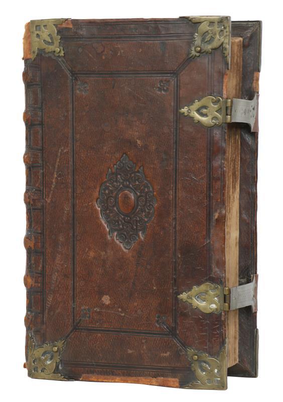 Een 18e eeuwse Statenbijbel door Jacob en Hendrick Keur. Met restauraties. Sloten beschadigd. 