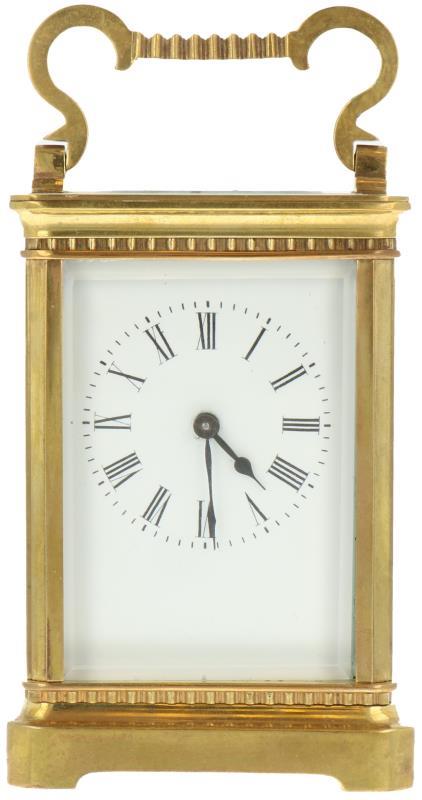 Een bronzen reisklok met emaille wijzerplaat Frankrijk, 19e eeuw.