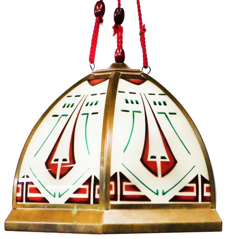 Een hanglamp in Amsterdamse School-stijl. Midden 20e eeuw.