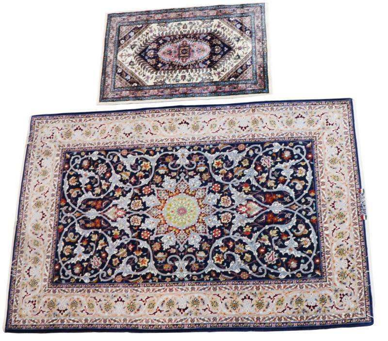 Twee tapijten gemaakt van wol en zijde, Isfahan.