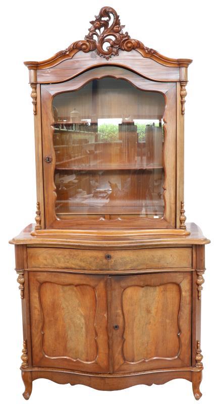 Een Willem III buffetkast met opstand en gestoken houten kuif. Holland, 19e eeuw.
