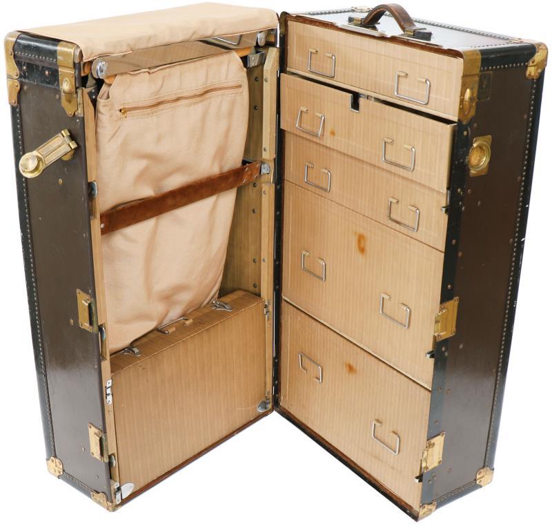 Een Engelse "The Antler" Super Grade Wardrobe Trunk. Hutkoffer met metalen beslag. In goede staat. Begin 20e eeuw. 